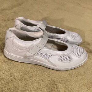 GUC Vintage Mushrooms Leather Mary Jane Slip On Velcro Shoe Size 8.5M